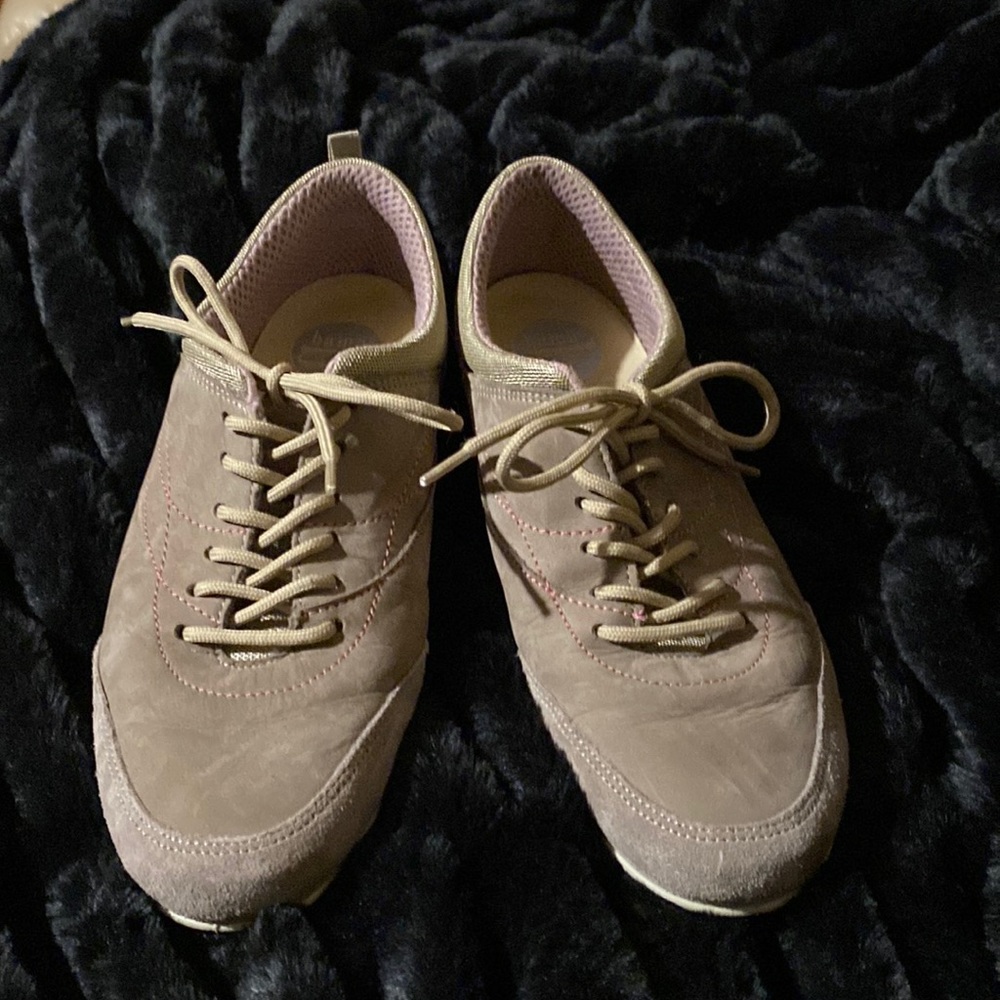 Women suede shoes by bans.